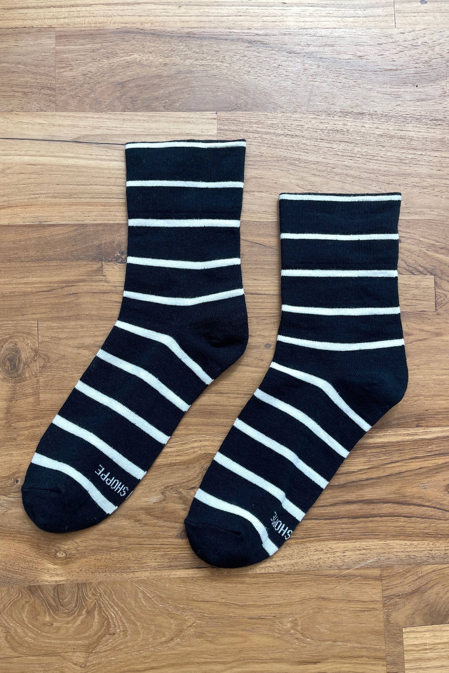 Wally Socks: Candy Cane - The Crowd Went Wild