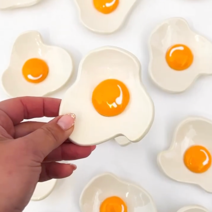 Ceramic Egg Ring Dish - The Crowd Went Wild
