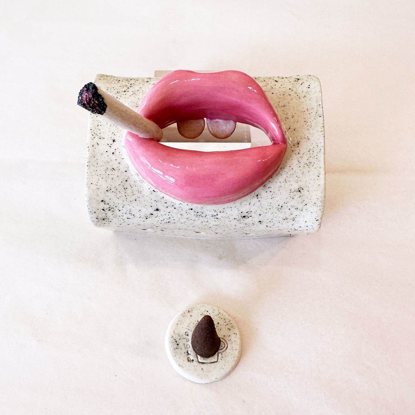 Smokin' Lips Incense Burner - Pink - The Crowd Went Wild
