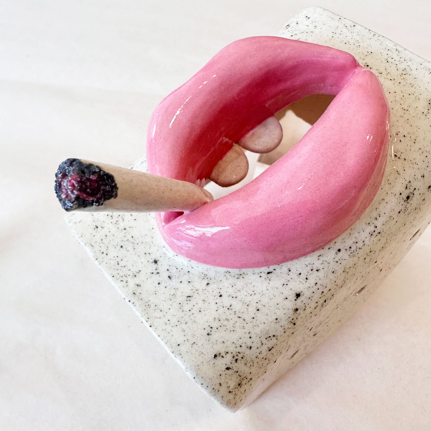 Smokin' Lips Incense Burner - Pink - The Crowd Went Wild