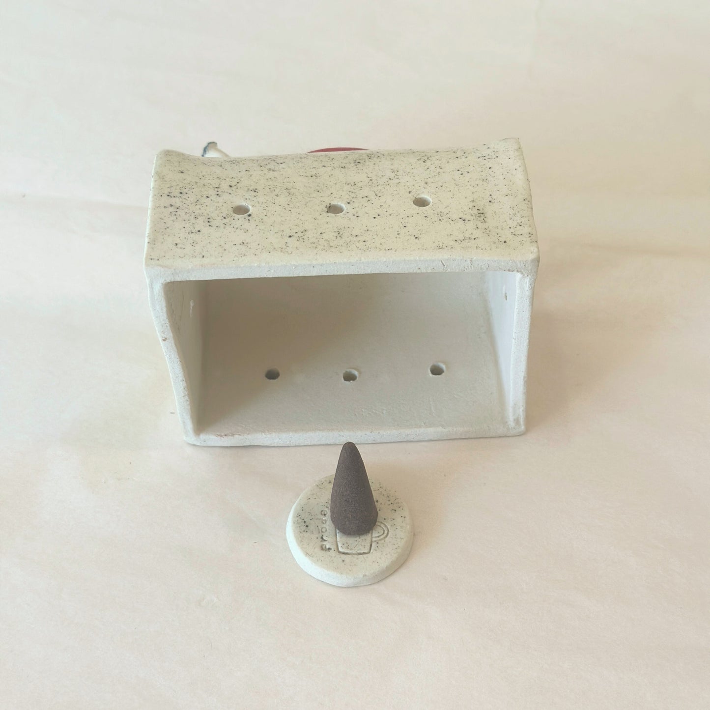 Smokin' Lips Incense Cone Burner - Red - The Crowd Went Wild
