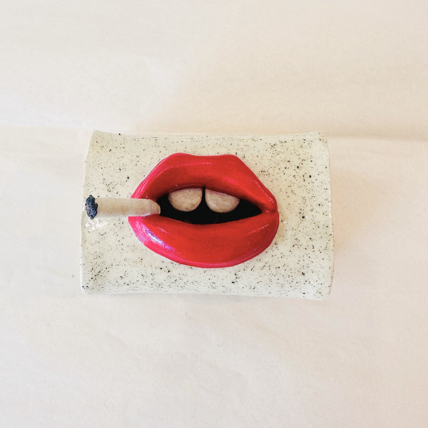 Smokin' Lips Incense Cone Burner - Red - The Crowd Went Wild