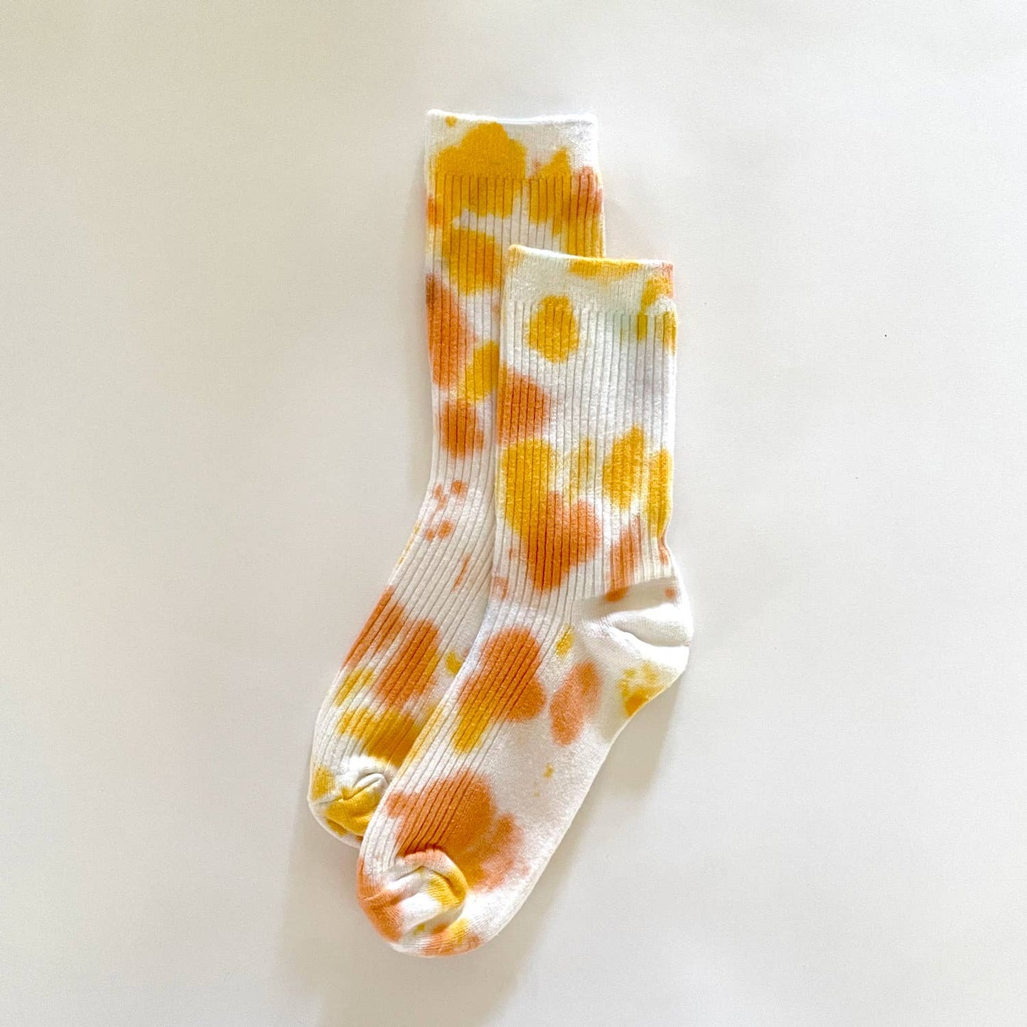 Daisy Tie-dye Dressy Socks (Women's) - The Crowd Went Wild