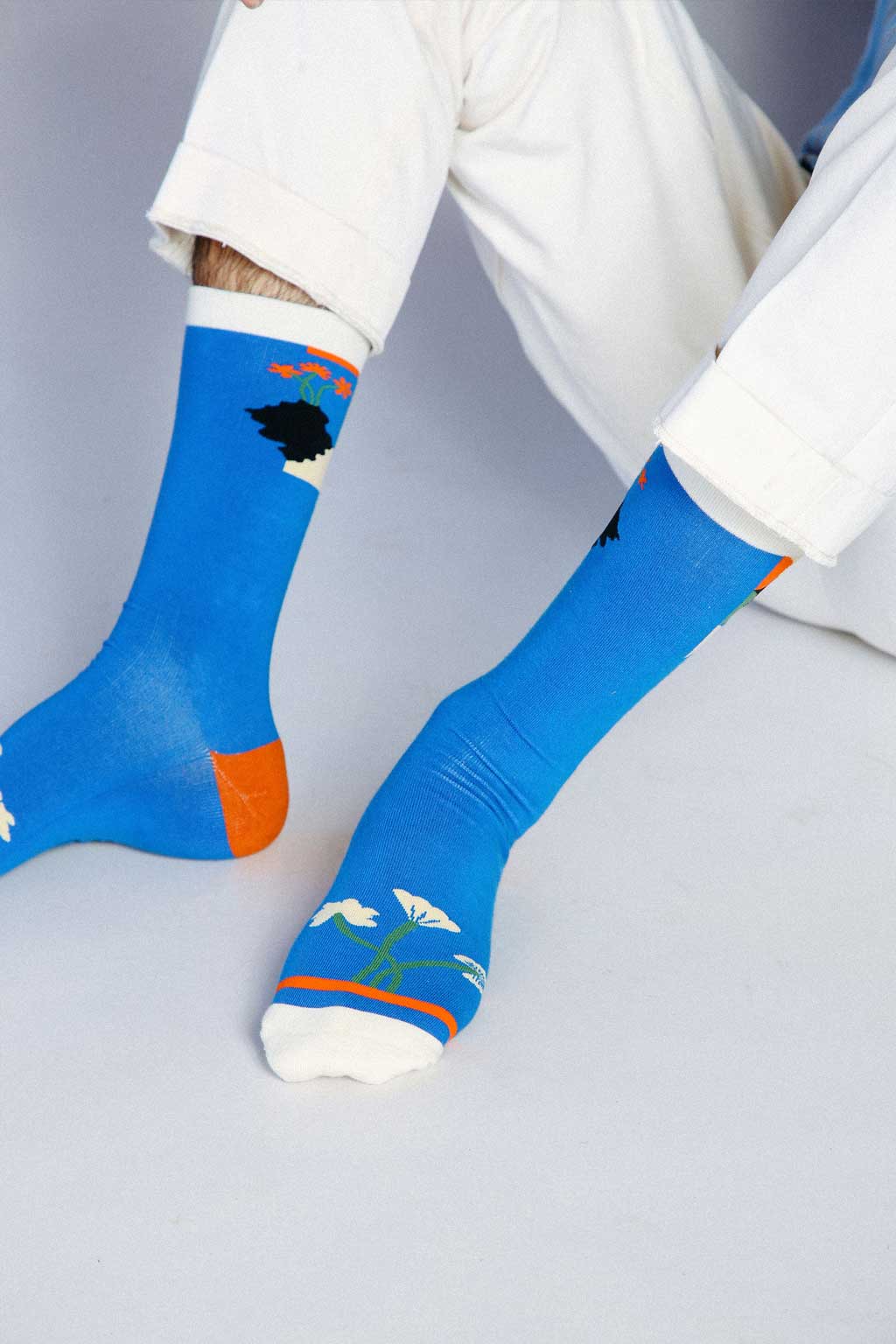 Robbie Simon Men's Silk Flowers Socks - The Crowd Went Wild