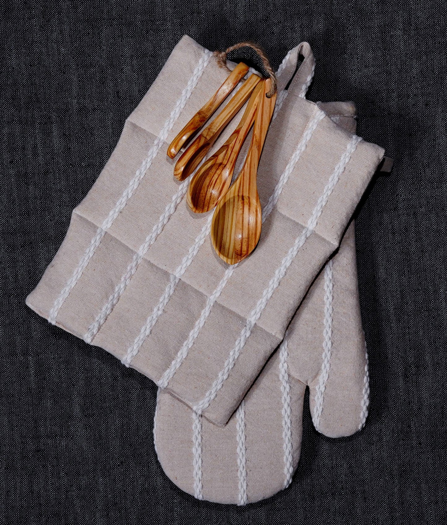 Tan Stripe Oven Mitt & Pot Holder Set - The Crowd Went Wild