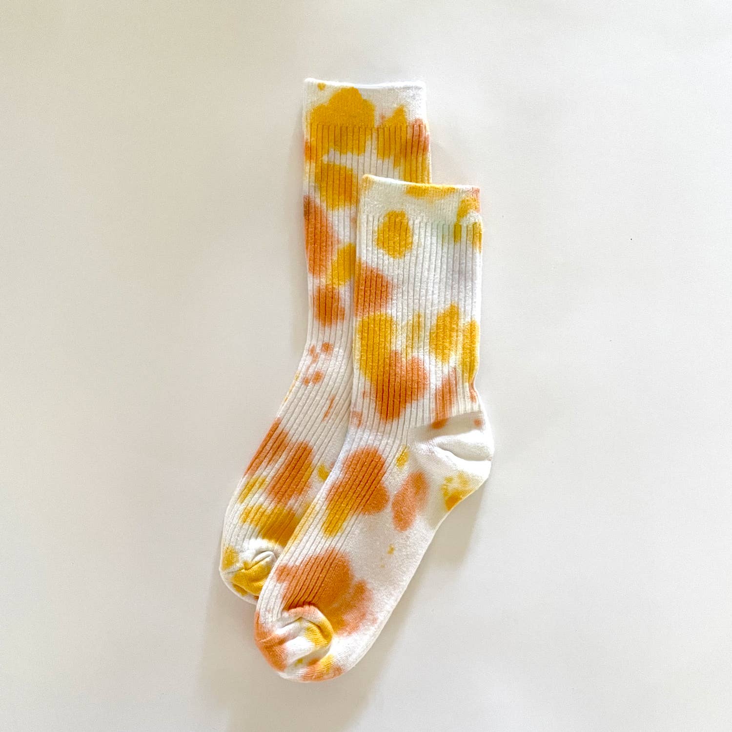 Daisy Tie-dye Dressy Socks (Women's) - The Crowd Went Wild