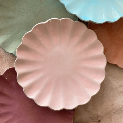 Sandstone Flower Plate in Cheeky - The Crowd Went Wild