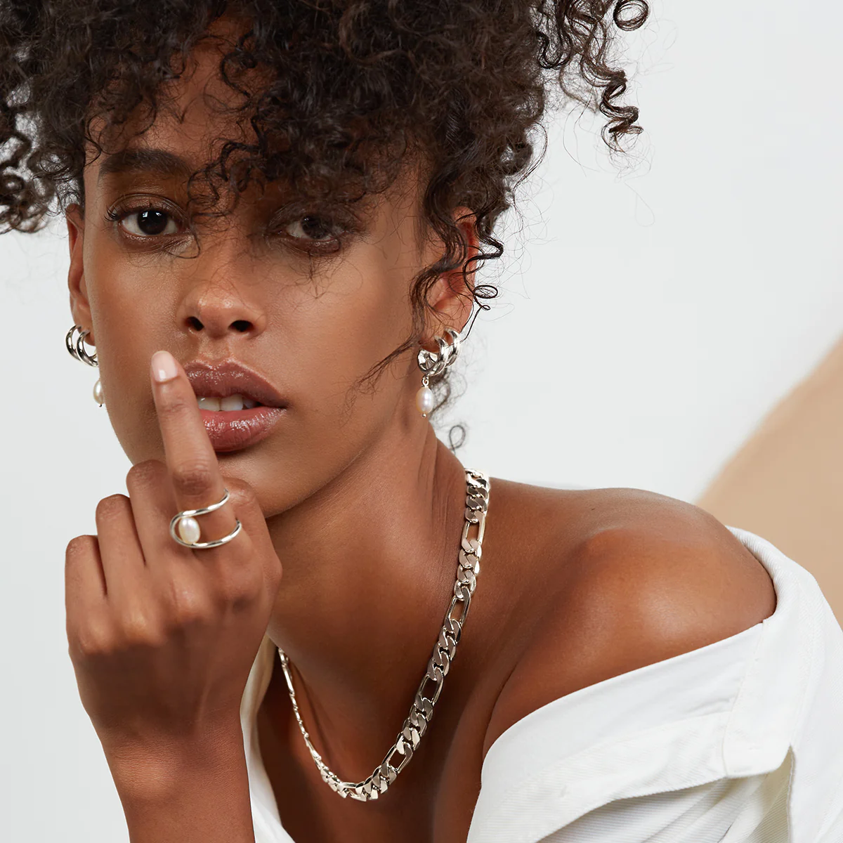 Pearl Swerve Ring - Silver - The Crowd Went Wild