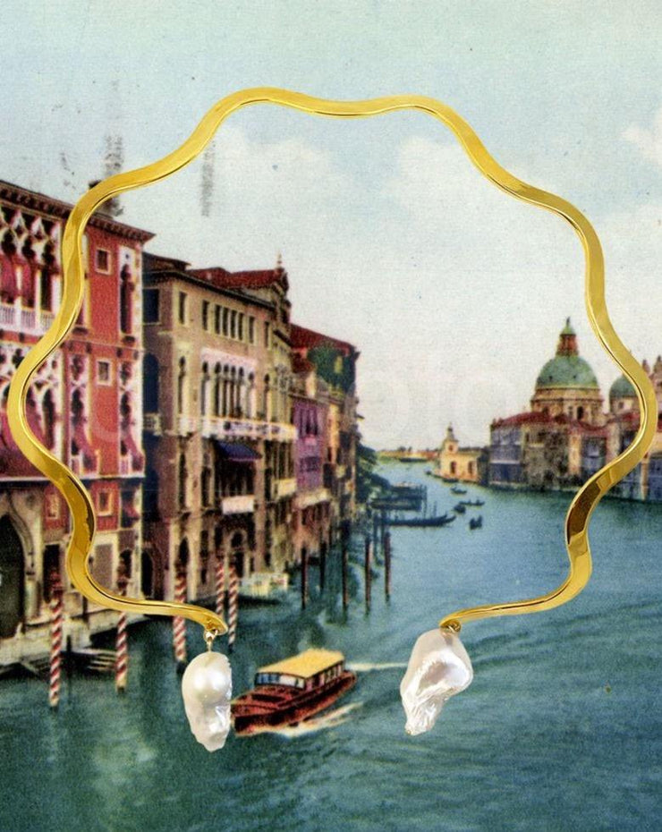 Gold Squiggle Pearl Necklace - The Crowd Went Wild